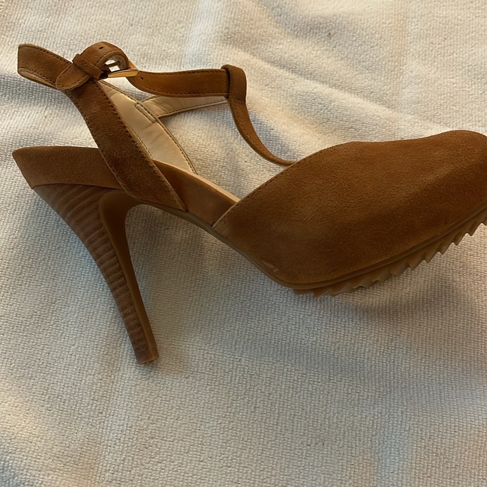 Heels - Picture 4 of 5